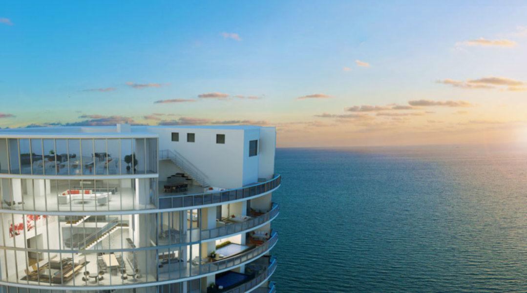 El 'penthouse' de cuatro pisos con dos piscinas privadas en el edificio, llamado Porsche Design Tower