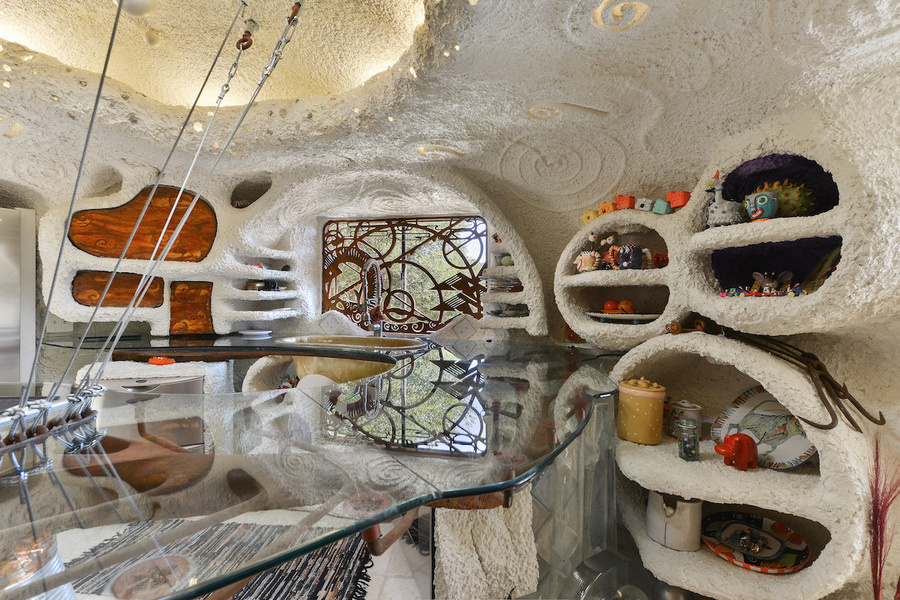 La casa de los Picapiedra tiene aspecto de galería de arte.